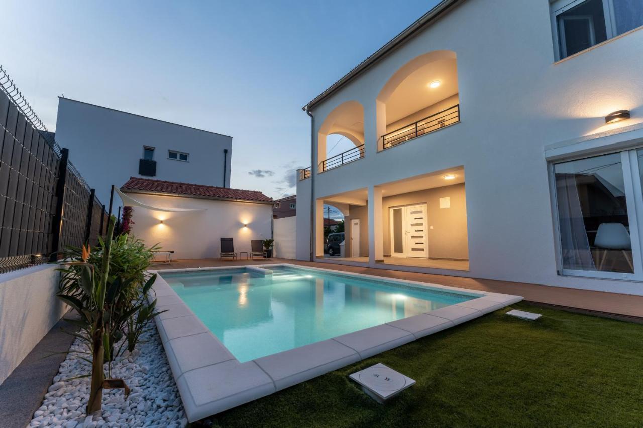 Bernie Apartments With A Pool 扎达尔 外观 照片