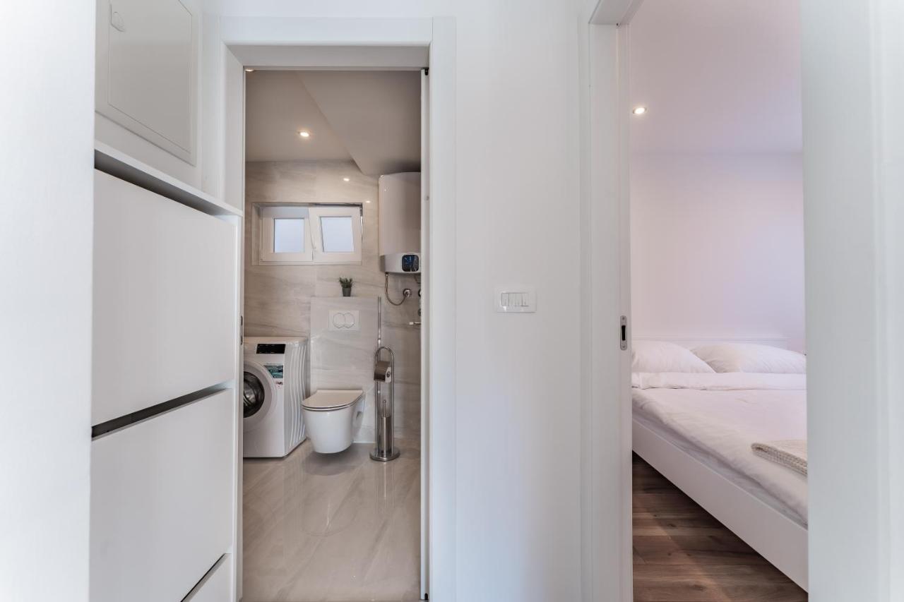 Bernie Apartments With A Pool 扎达尔 外观 照片