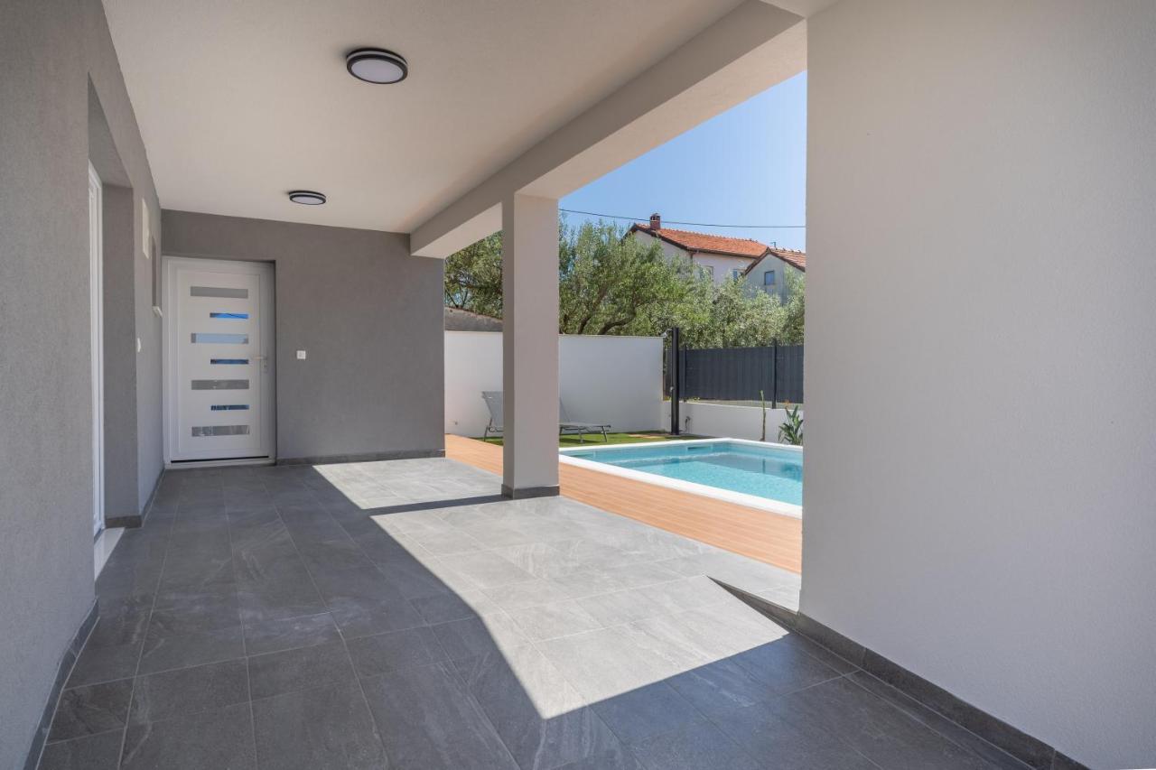 Bernie Apartments With A Pool 扎达尔 外观 照片