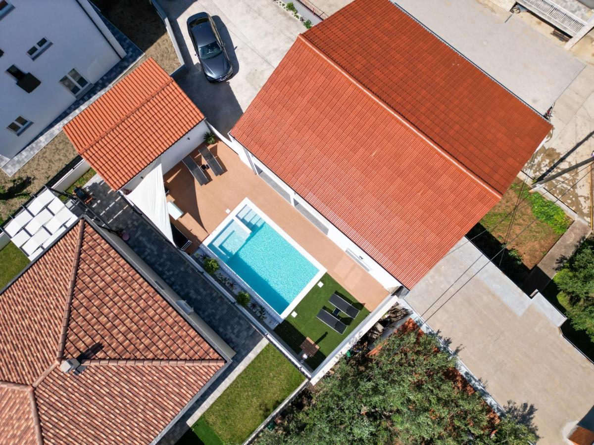 Bernie Apartments With A Pool 扎达尔 外观 照片