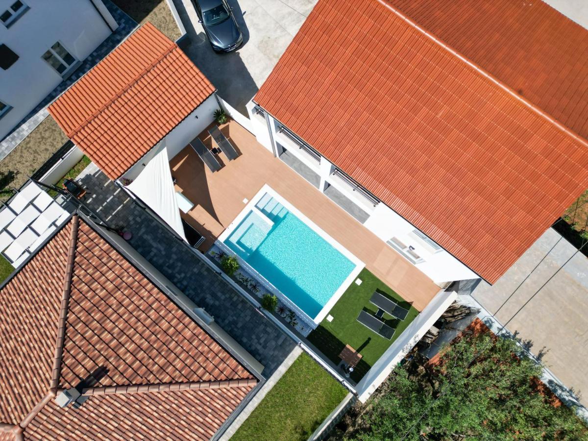 Bernie Apartments With A Pool 扎达尔 外观 照片