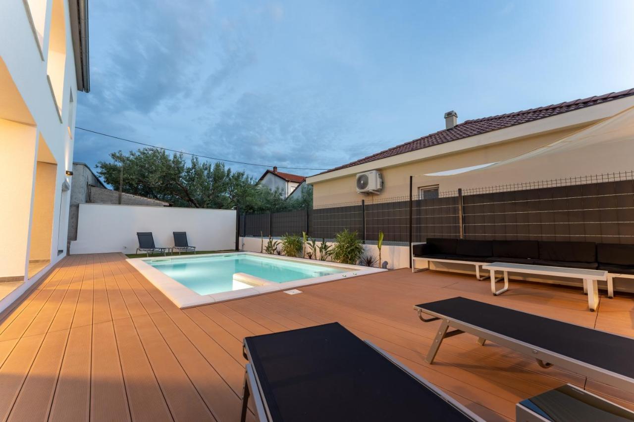 Bernie Apartments With A Pool 扎达尔 外观 照片