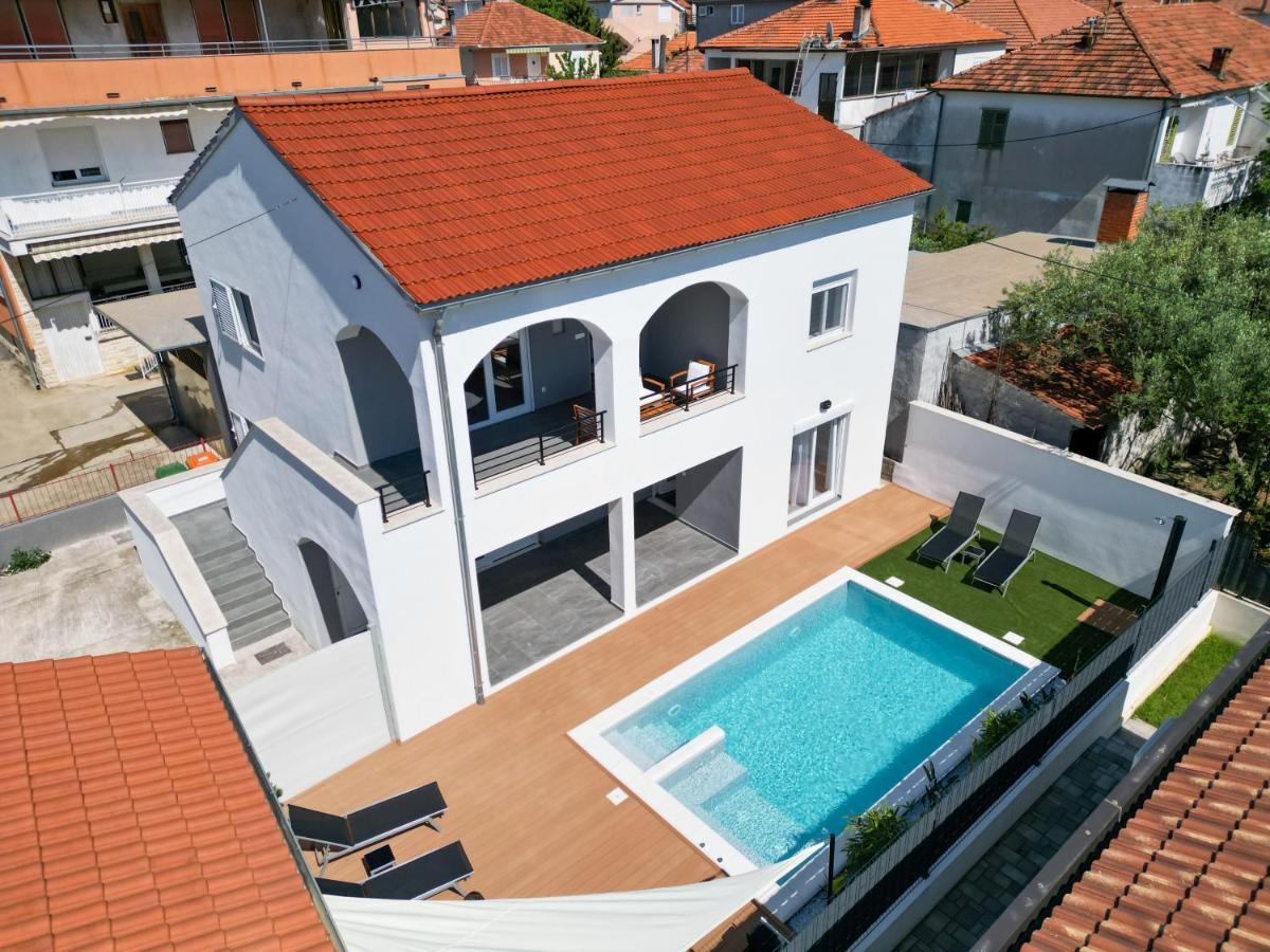 Bernie Apartments With A Pool 扎达尔 外观 照片